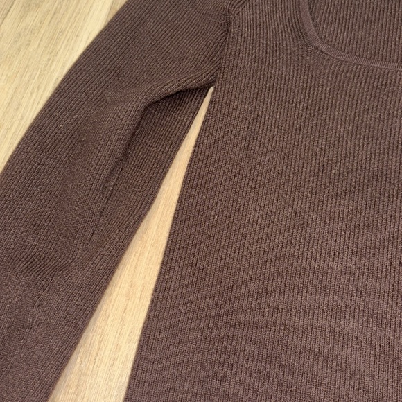 Aritiza Wilfred Knit Top - chocolate brown - women’s size small - Picture 4 of 8